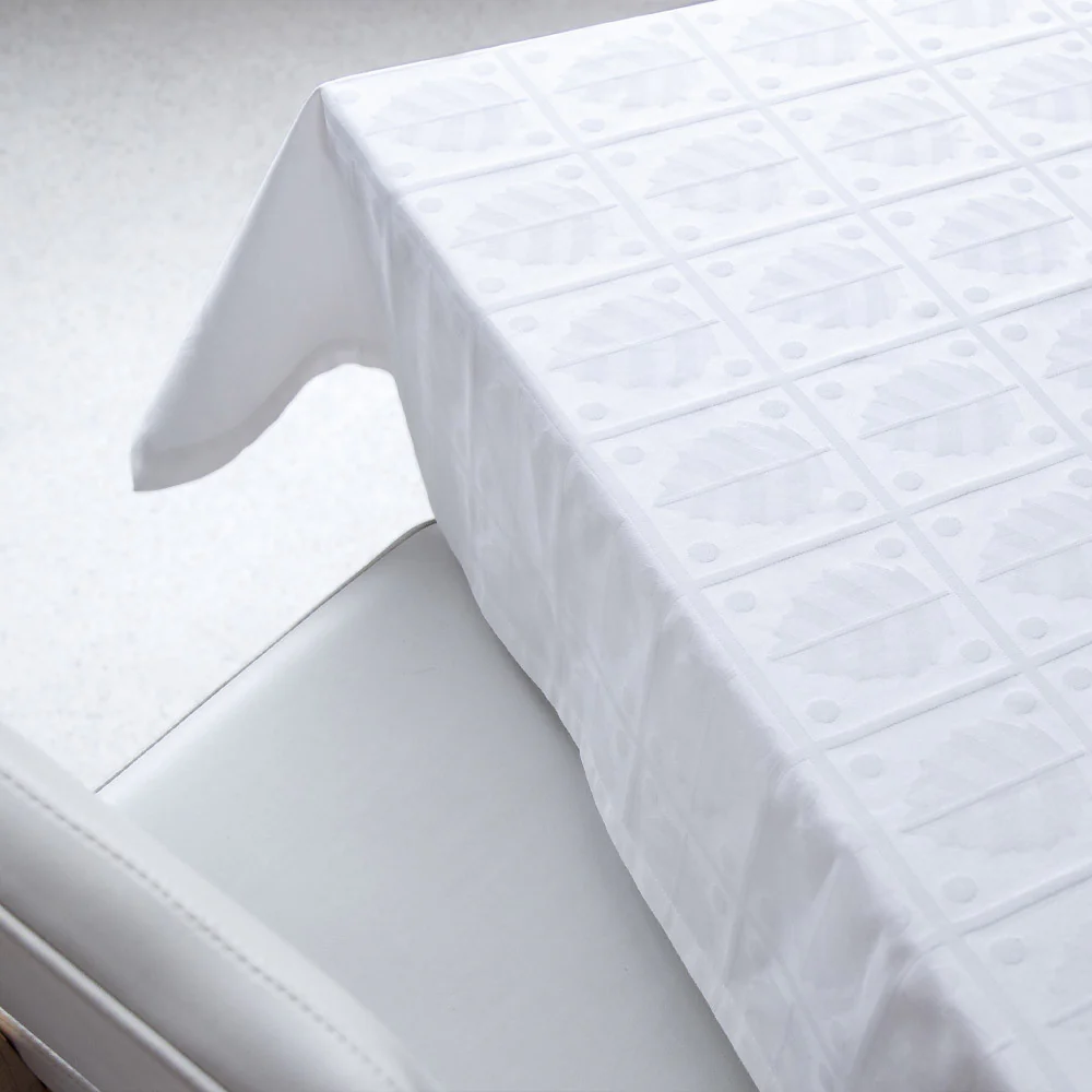 F73 White Tablecloth 6 services (180x200)