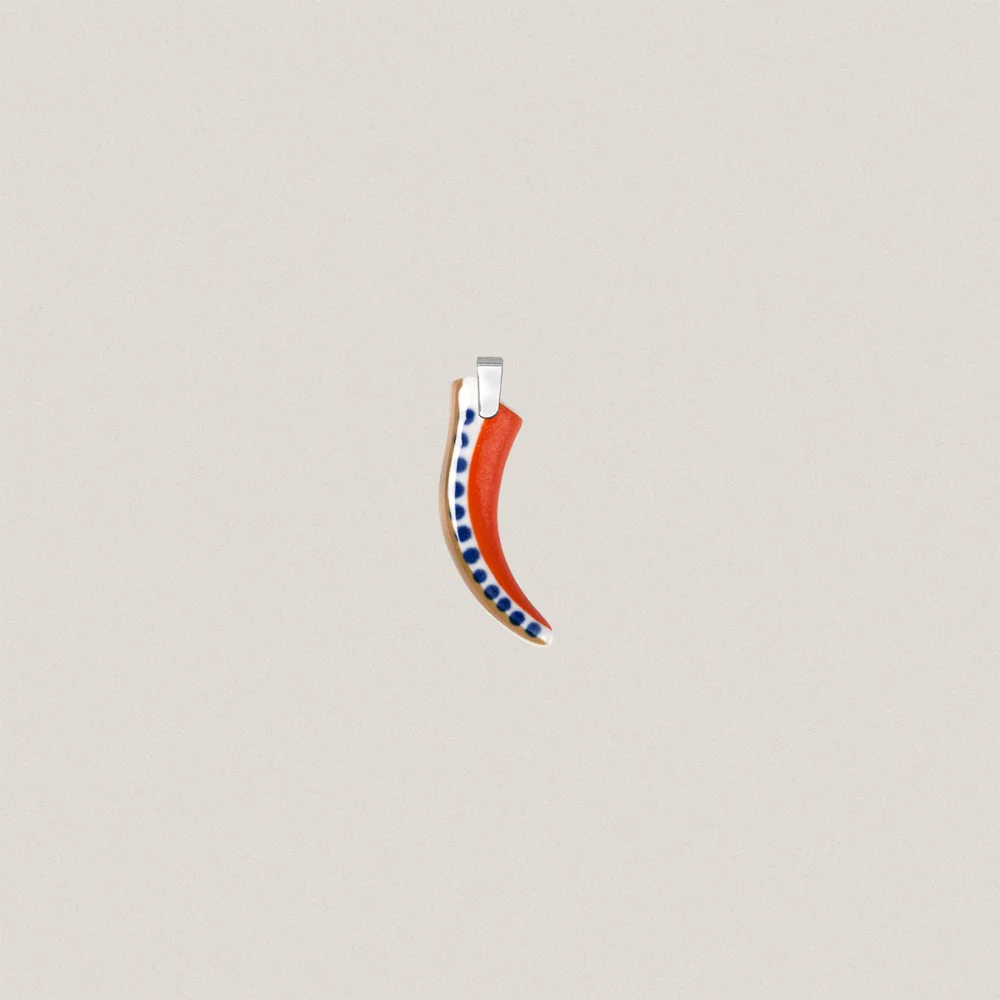LITTLE PENDANT FETISH BURNED HORN WITH HANDLE