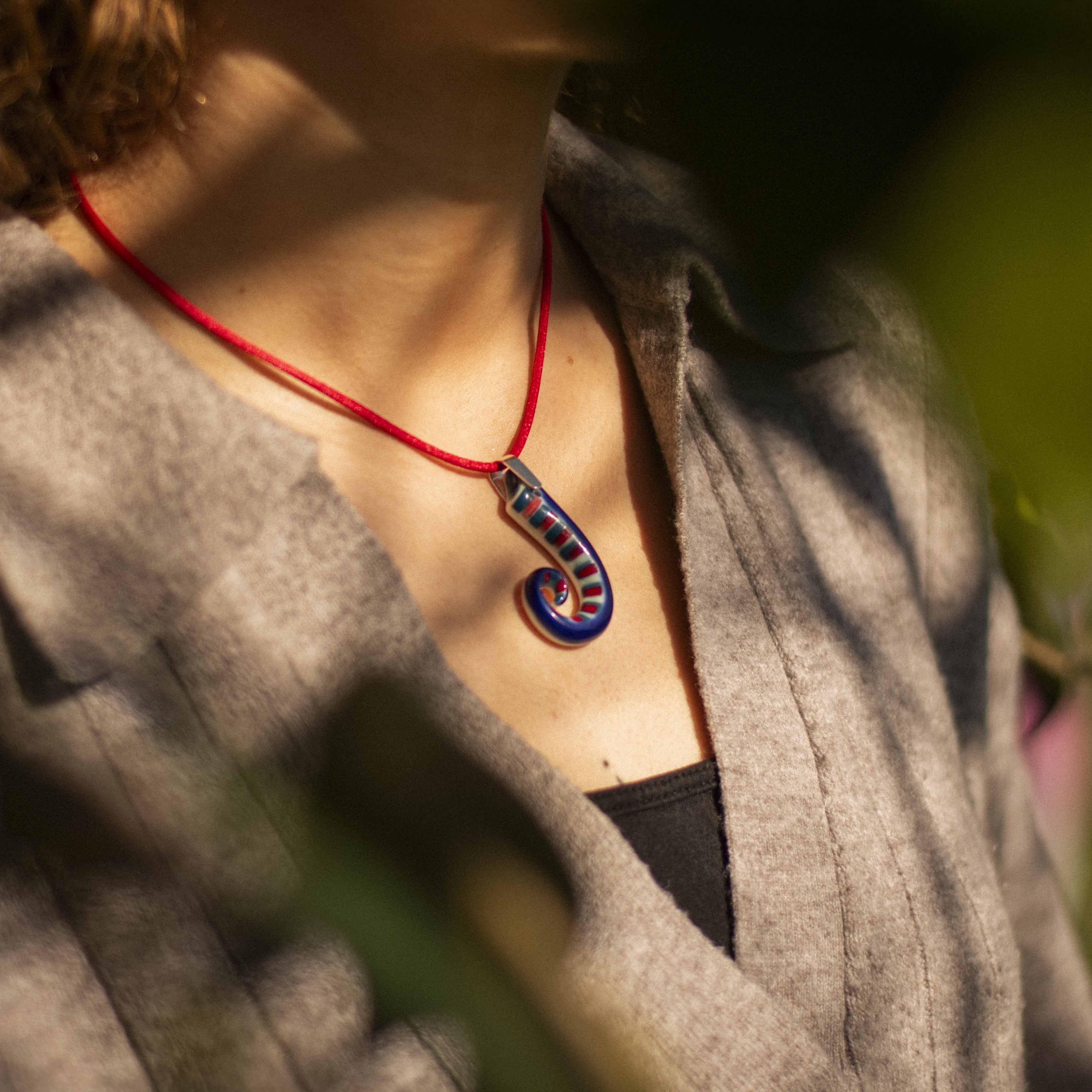 LITTLE PENDANT FETISH SNAIL WITH HANDLE - Image 2