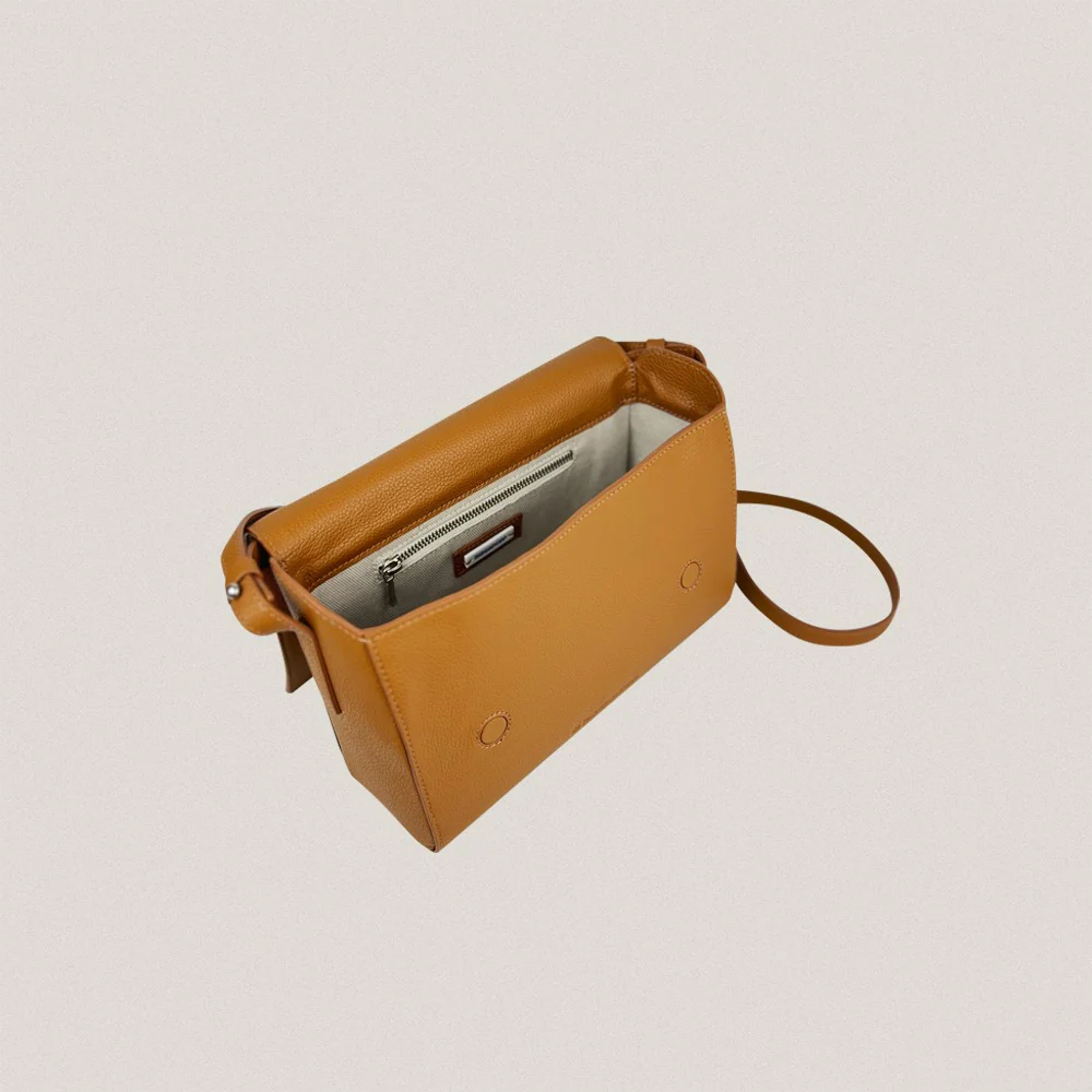 M Leather Galos Flap Bag - Image 3