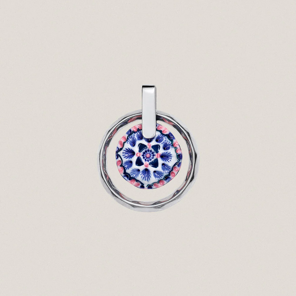 Rosalía A Pendant