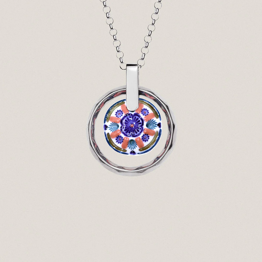 Rosalía B Pendant with chain