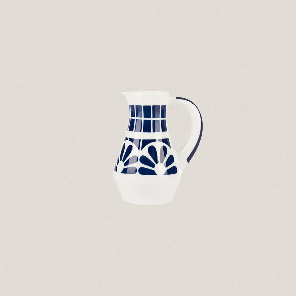 Small Milk Jug Galerías 2