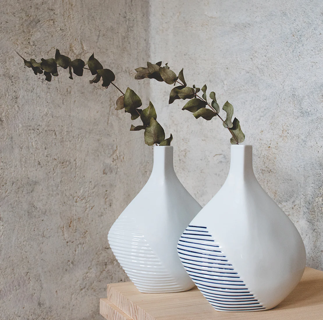 White Dorna Vase - Image 2