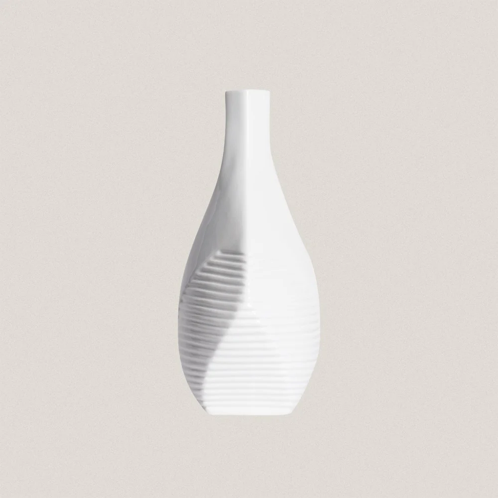 White Dorna Vase - Image 4